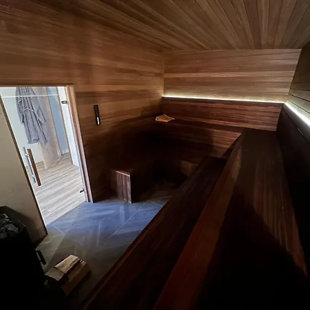 Richmond Hill Cottages, Exclusive 6 Bedroom Farm House, Markington With Heated Pool