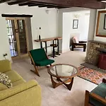 The Exclusive 6 Bedroom Farm House, Markington Incl Heated Pool And The Richmond Hill One Bedroom Casa vacanze Ingerthorpe