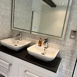 The Exclusive 6 Bedroom Farm House, Markington Incl Heated Pool And The Richmond Hill One Bedroom Casa vacanze Ingerthorpe