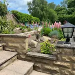 The Exclusive 6 Bedroom Farm House, Markington Incl Heated Pool And The Richmond Hill One Bedroom *