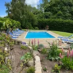 The Exclusive 6 Bedroom Farm House, Markington Incl Heated Pool And The Richmond Hill One Bedroom