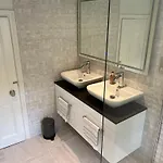 The Exclusive 6 Bedroom Farm House, Markington Incl Heated Pool And The Richmond Hill One Bedroom