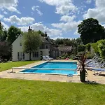 The Exclusive 6 Bedroom Farm House, Markington Incl Heated Pool And The Richmond Hill One Bedroom Ingerthorpe