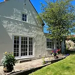 The Exclusive 6 Bedroom Farm House, Markington Incl Heated Pool And The Richmond Hill One Bedroom *