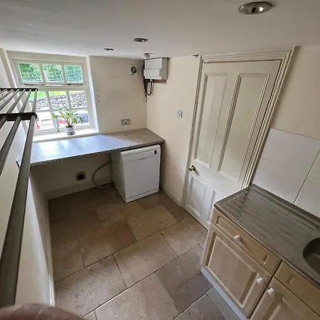 Richmond Hill Cottages, Exclusive 6 Bedroom Farm House, Markington With Heated Pool *