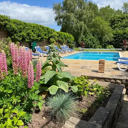 Richmond Hill Cottages, Exclusive 6 Bedroom Farm House, Markington With Heated Pool Ingerthorpe