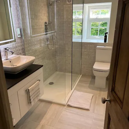 The Exclusive 6 Bedroom Farm House, Markington Incl Heated Pool And The Richmond Hill One Bedroom Дом отдыха