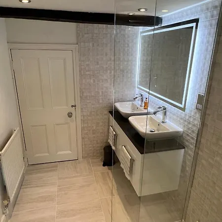 Дом отдыха The Exclusive 6 Bedroom Farm House, Markington Incl Heated Pool And The Richmond Hill One Bedroom Ingerthorpe