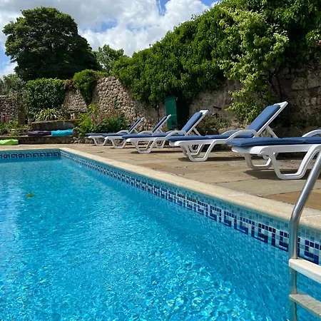 The Exclusive 6 Bedroom Farm House, Markington Incl Heated Pool And The Richmond Hill One Bedroom Дом отдыха