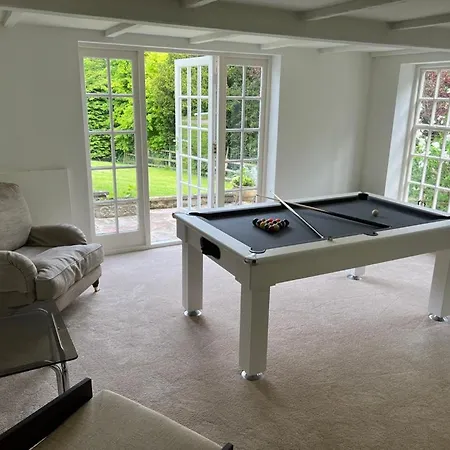 Дом отдыха The Exclusive 6 Bedroom Farm House, Markington Incl Heated Pool And The Richmond Hill One Bedroom Ingerthorpe