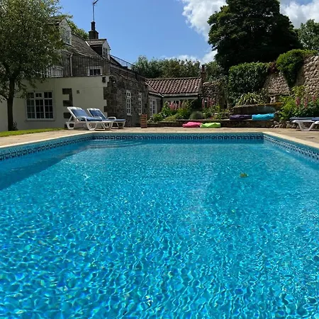 Richmond Hill Cottages, Exclusive 6 Bedroom Farm House, Markington With Heated Pool *