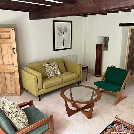 The Exclusive 6 Bedroom Farm House, Markington Incl Heated Pool And The Richmond Hill One Bedroom Ingerthorpe