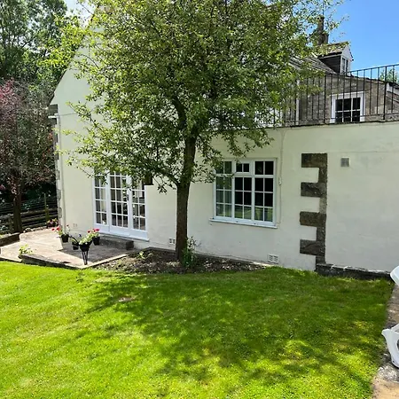 Richmond Hill Cottages, Exclusive 6 Bedroom Farm House, Markington With Heated Pool Holiday home *