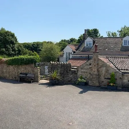 Дом отдыха The Exclusive 6 Bedroom Farm House, Markington Incl Heated Pool And The Richmond Hill One Bedroom