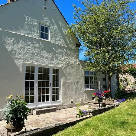 The Exclusive 6 Bedroom Farm House, Markington Incl Heated Pool And The Richmond Hill One Bedroom *