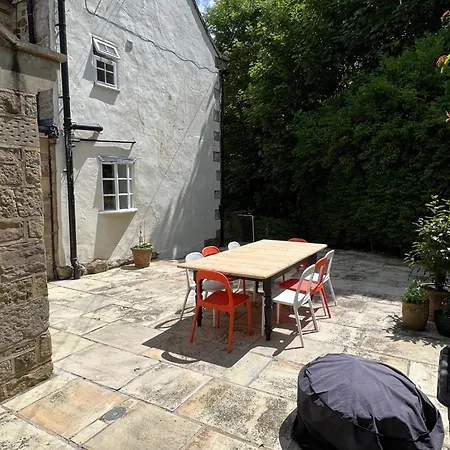 Дом отдыха The Exclusive 6 Bedroom Farm House, Markington Incl Heated Pool And The Richmond Hill One Bedroom *