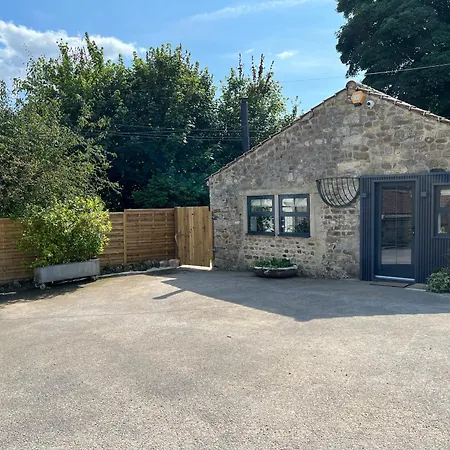 The Exclusive 6 Bedroom Farm House, Markington Incl Heated Pool And The Richmond Hill One Bedroom * Ingerthorpe