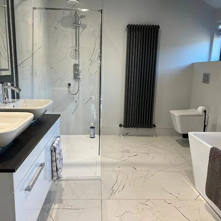 The Exclusive 6 Bedroom Farm House, Markington Incl Heated Pool And The Richmond Hill One Bedroom *