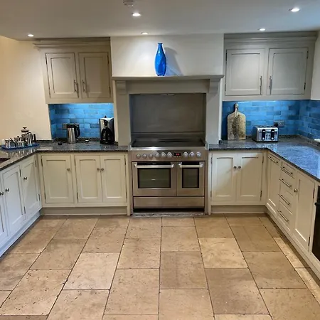 Richmond Hill Cottages, Exclusive 6 Bedroom Farm House, Markington With Heated Pool * Ingerthorpe