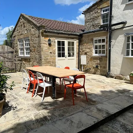 Richmond Hill Cottages, Exclusive 6 Bedroom Farm House, Markington With Heated Pool Prázdninový dům Ingerthorpe