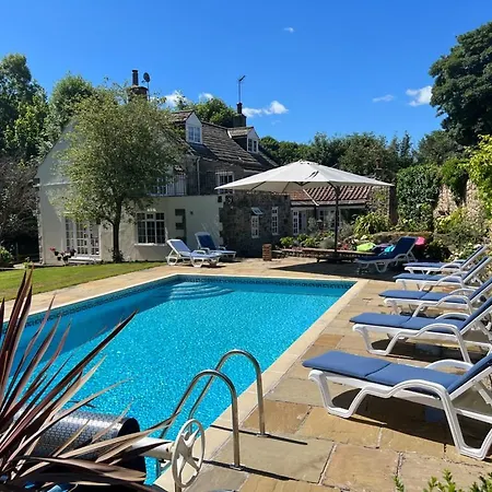 Richmond Hill Cottages, Exclusive 6 Bedroom Farm House, Markington With Heated Pool *