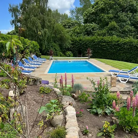 Richmond Hill Cottages, Exclusive 6 Bedroom Farm House, Markington With Heated Pool