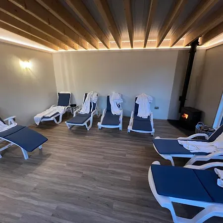 Richmond Hill Cottages, Exclusive 6 Bedroom Farm House, Markington With Heated Pool